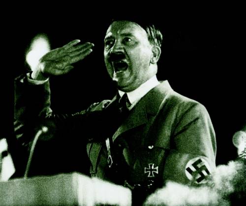 Oliver Stone: "Hitler? 
Facile capro espiatorio"