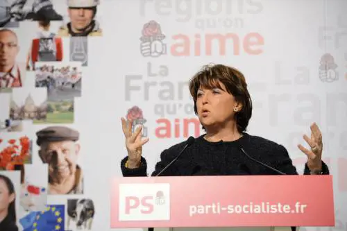 Il socialisti francesi: legge per voto agli immigrati alle elezioni locali