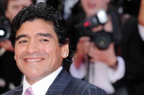 Venduto all'asta l'orecchino di Maradona 
Miccoli smentisce: "Non l'ho comprato io"