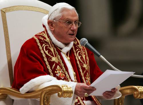 Bioetica, Benedetto XVI: 
"La legge morale è valida 
anche per i non credenti"