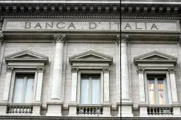 Bankitalia, ripresa debole: 
"Pesa calo occupati e cig" 
Sacconi: "Cifre scorrette"
