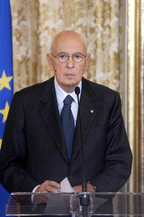 Napolitano: "No riforme a colpi di maggioranza" 
E il Pdl: "Dialogo, ma vanno fatte a ogni costo"