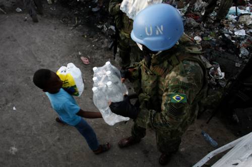 Haiti, nuovi salvataggi 
Altra scossa di terremoto