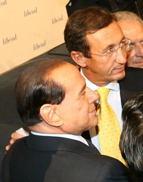 Berlusconi e Fini non fanno Casini: "Ok tra noi"