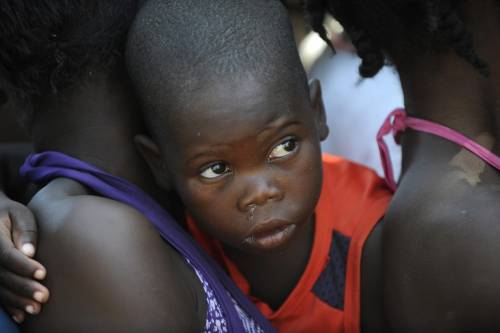 Haiti, l'Unicef denuncia: 
"Spariti 15 bambini" 
Bertolaso: "Più aiuti"