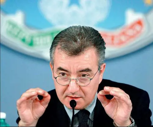 "In piazza per riequilibrare i poteri"