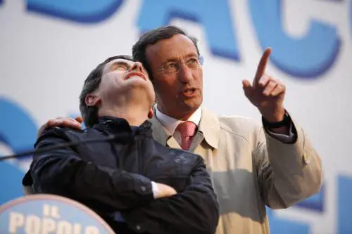 Vallettopoli e fotoricatti: 
ora politici sulla graticola 
Tocca a Fini e Alemanno