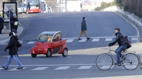 Milano, una domenica 
senz'auto: smog in calo 
Multato un ciclista