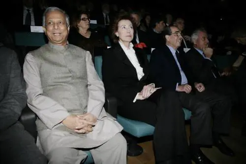 Moratti e la sfida del Nobel Yunus: 
"In città il museo della povertà"