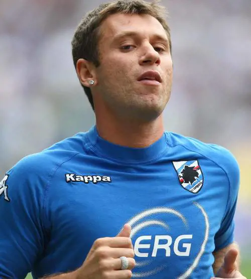 Cassano fa le prove di pace e posteggia fuori dal campo