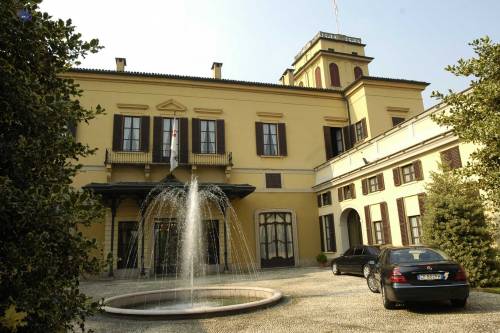Berlusconi inaugura 
la sua nuova "reggia"