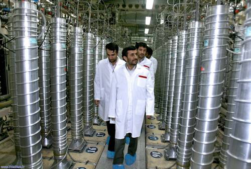 Nucleare, Iran: al via l'arricchimento d'uranio 
Obama: "Vanno verso le armi atomiche"