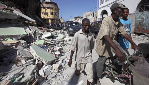 Ancora paura ad Haiti, 
crolla muro in una scuola: 
"Sono morti tre bambini"