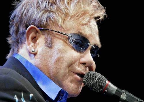 Sir Elton John: "Gesù? 
Gay super-intelligente"