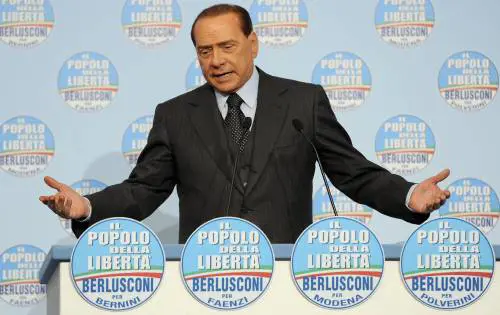 Berlusconi: nessun corrotto nelle liste 
il Pd partito sempre più estremista