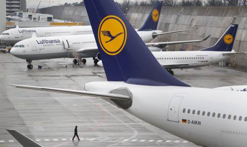 La Lufthansa in sciopero: 
già saltati oltre 800 voli, 
disagi per 10mila persone