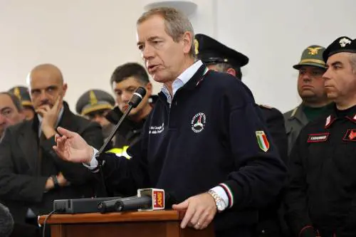 Procura di Roma: "Nessuna guerra con Firenze" 
E Bertolaso: "Io non ho mai assegnato appalti"