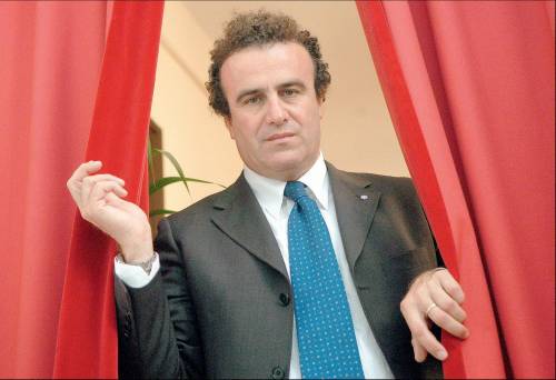 Finiano con la patente viola di antiberlusconiano