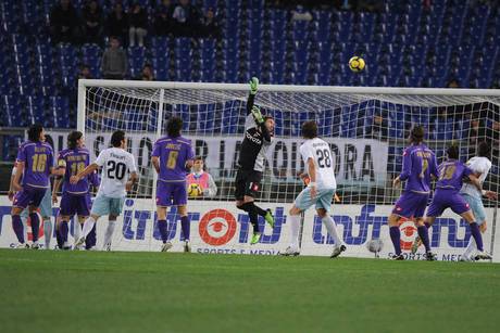 Calcio, anticipi serie A: 
pari tra Lazio e Fiorentina 
Il Catania schianta il Bari