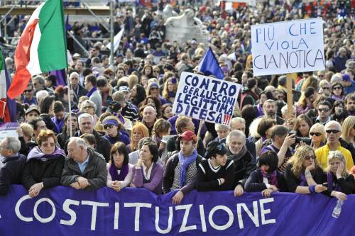 Flop dei "viola" anti-Berlusconi in piazza