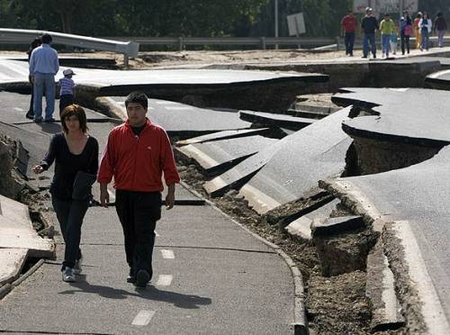 Terremoto devasta il Cile: 8,8 gradi. Quinto sisma più forte di sempre