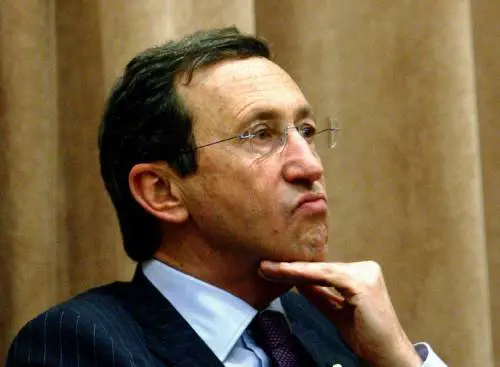 Fini e lo scippo del Pdl An prepara la scalata: "Più forti sul territorio"