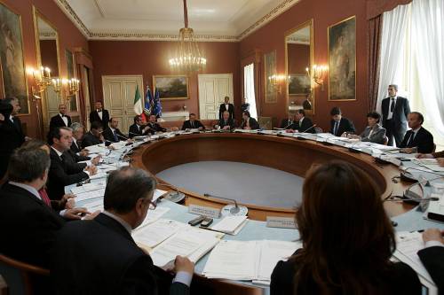 Via libera dal governo al ddl anti-corruzione 
Alfano: "Liste pulite anche per i parlamentari"