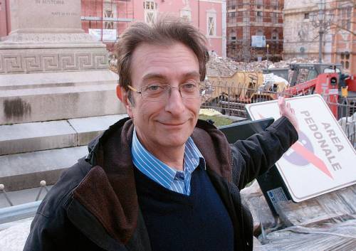 I giochetti del sindaco sulle rovine dell’Aquila