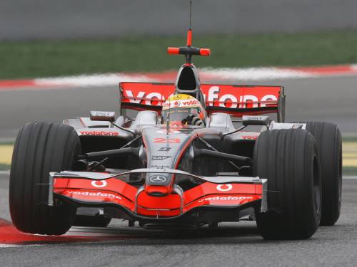 F1, scoppia la guerra delle "ali"