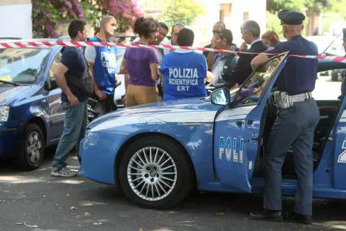 Lezione di legalità: studenti attaccano la polizia