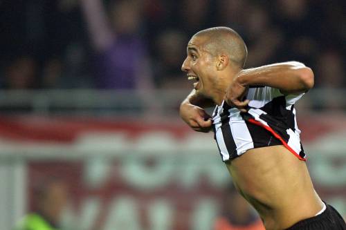 Juventus con Trezeguet 
contro il Roy degli inglesi