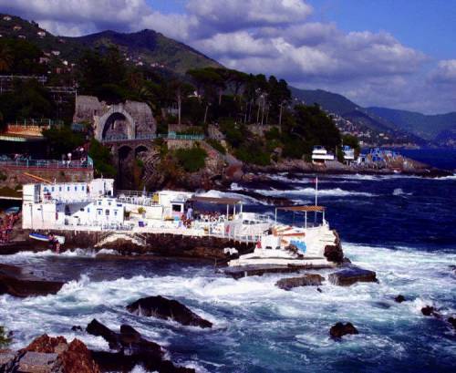 «Marcia sulle strisce» dei cittadini di Nervi per avere l’autonomia
