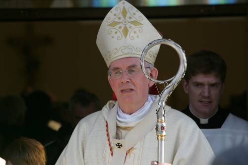 Pedofilia, bufera sul cardinale Brady: 
fece firmare i bimbi per non parlare