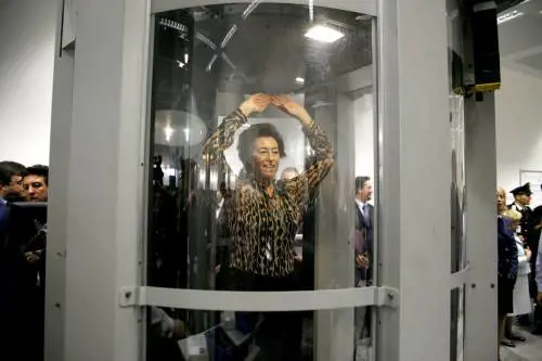 Malpensa, arriva il body scanner 
Maroni: "L'Europa lo adotti"