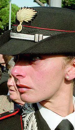 Carabiniera si finge supplente delle medie e fa arrestare un genitore spacciatore