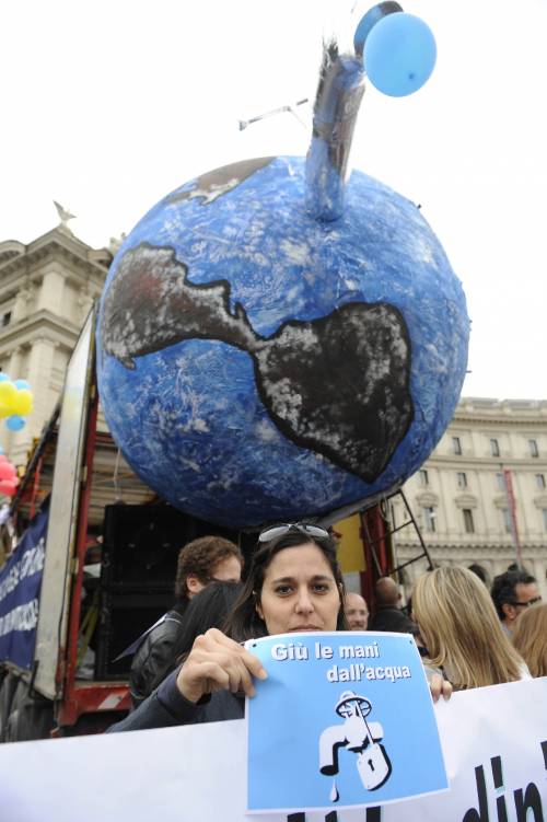 Acqua, corteo a Roma contro la privatizzazione