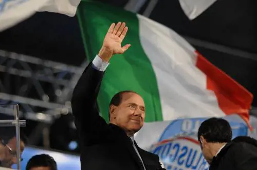 In piazza: Berlusconi c'è, il Pdl anche 
"No a pm spioni e a sinistra dell’odio"