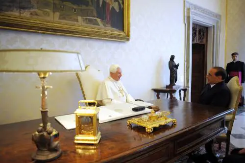 Pedofilia, Berlusconi: dal Papa risposte efficaci