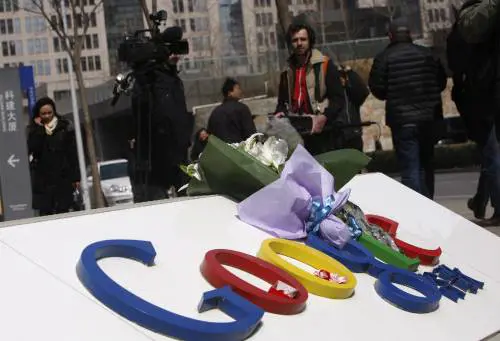 Web, Google sfida la Cina 
Così aggirano la censura: 
"Il traffico via Hong Kong"