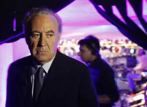 Santoro prepara il solito circo anti Cav Ma i finiani si sfilano: non siamo scemi