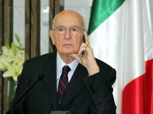 Napolitano: "Rispettare tutte le istituzioni"