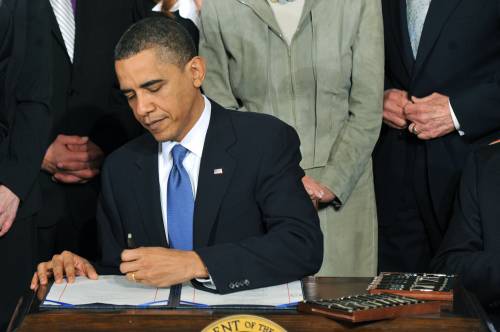 Sanità, stop alla riforma Obama: "E' da rivotare"