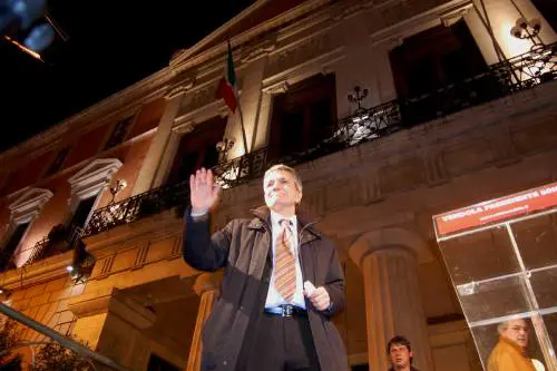 A Vendola riesce il bis, ma il Pdl diventa il primo partito