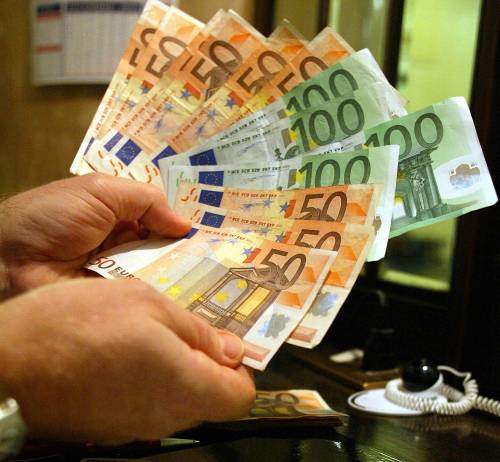 Fisco, sotto i 15mila euro 
il reddito di metà italiani 
I Paperoni sono 49mila