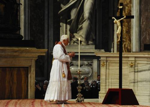 "Gli attacchi al Papa sono come l'antisemitismo" 
Ebrei contro il predicatore vaticano: è polemica