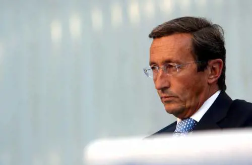 Fini telefona al Cav. Ma per l'incontro non c'è fretta