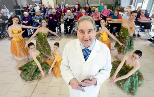Il medico amico della Fracci 
fa risorgere gli anziani col balletto