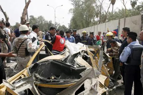 Baghdad sconvolta 
da tre attentati: 
decine le vittime