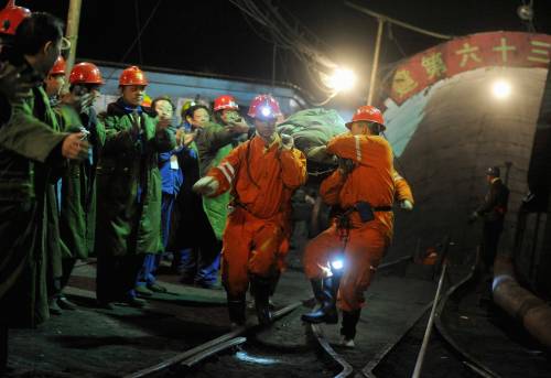 Cina, miracolo in una miniera: 
114 salvati dopo una settimana