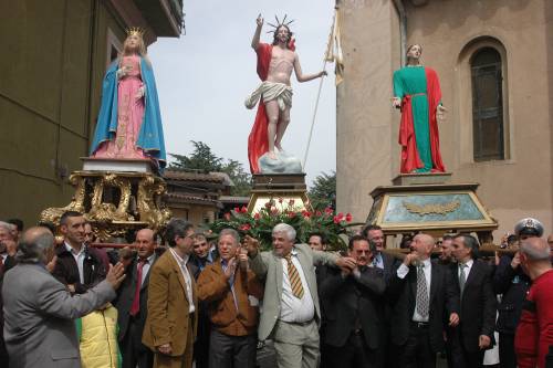 "Rito senza 'ndrangheta" 
Spari sulla casa del priore 
Parroco: stop processione